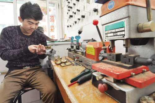 新马场乡开锁店为啥“牛号”频现 听开锁师傅讲什么锁最防盗